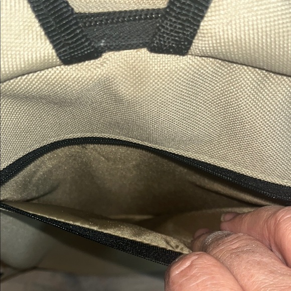 EUC Outdoor Excursions Beige Backpack with Picnic Set - Picture 4 of 14